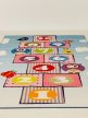 Detský koberec s farebnou skákacou školou 133x180 Cm