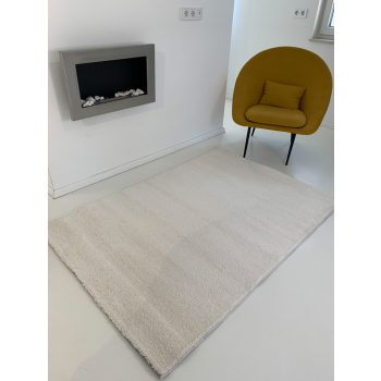 Montana s krátkym vlasom, biely koberec 120x170