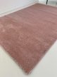 Montana s krátkym vlasom, ružový koberec 120x170