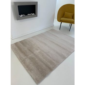 Montana s krátkym vlasom, krémový koberec 120x170