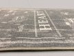 Kuchynský koberec  so sivým a bielym popisom 67x200 cm